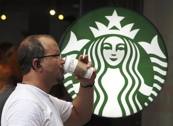 スターバックスと男性
