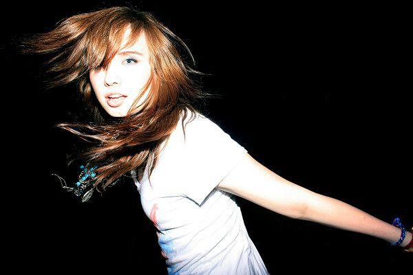 ダンスをする女性