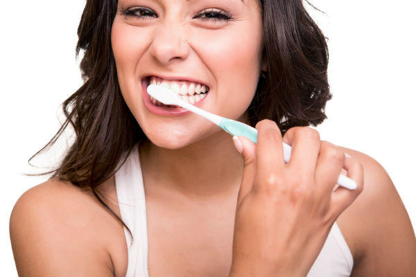 歯の黄ばみを除去する方法
