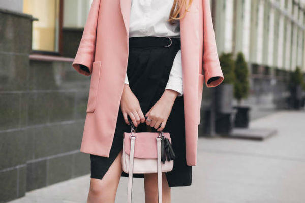 ピンク色のコート